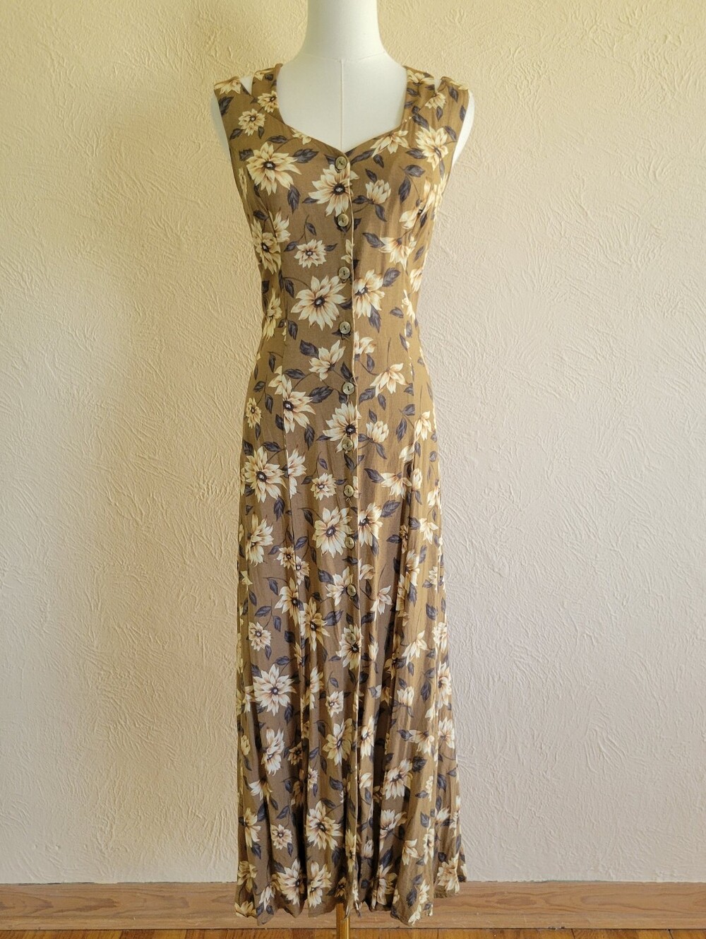 Scarlett | 90s Vintage Button-Up Floral Dress